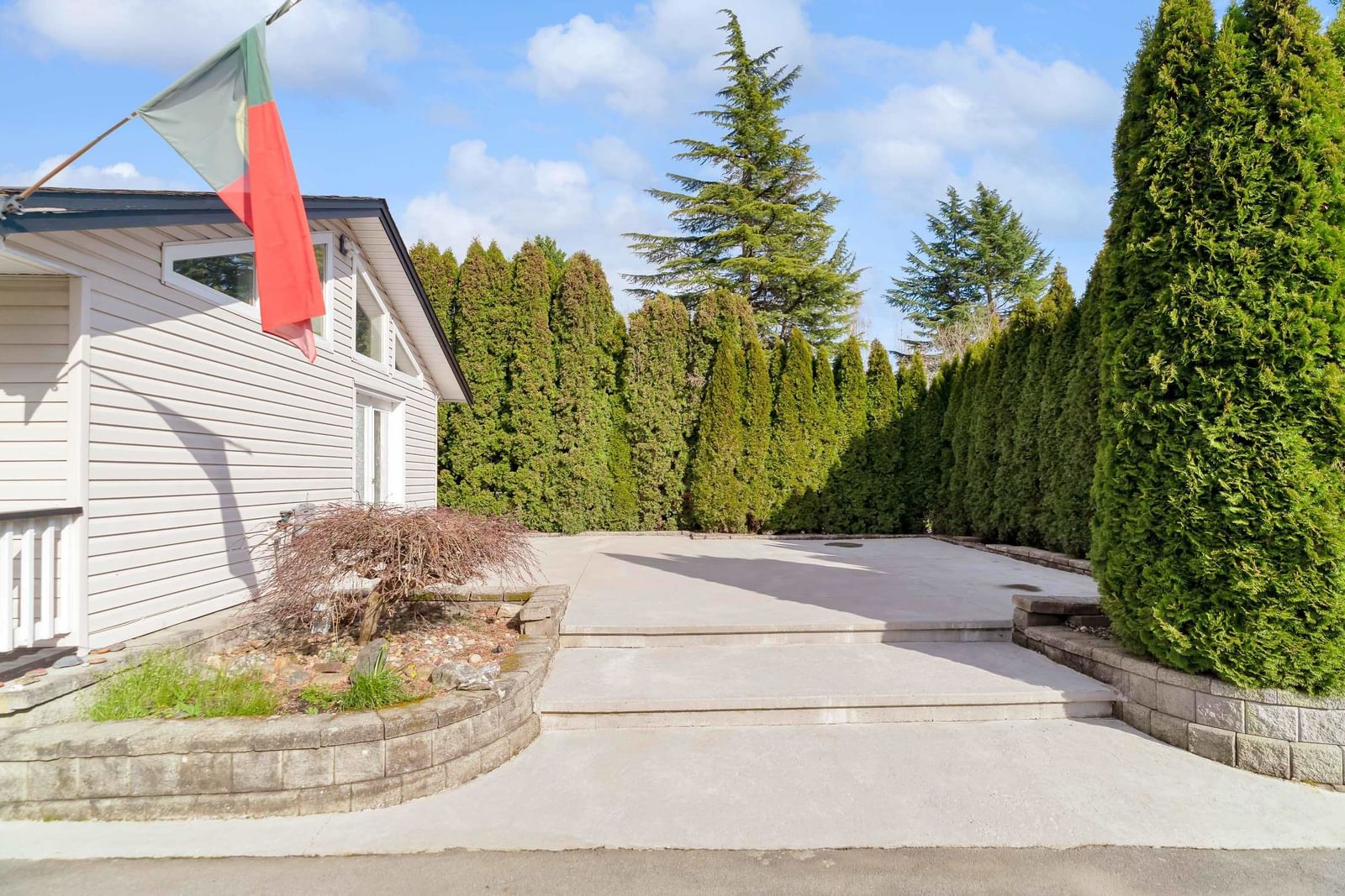 Listing Image 6