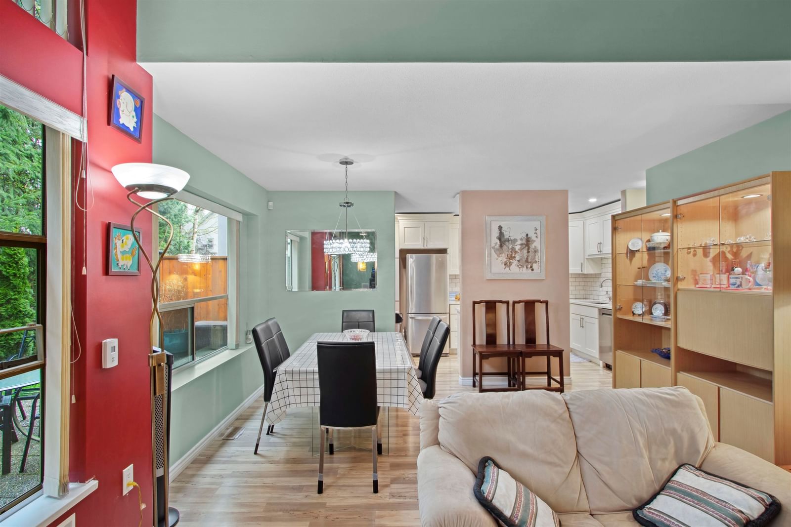 Listing Image 9