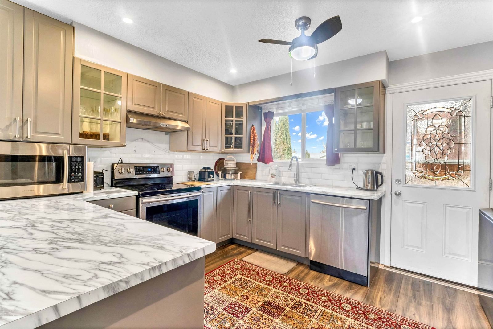 Listing Image 8