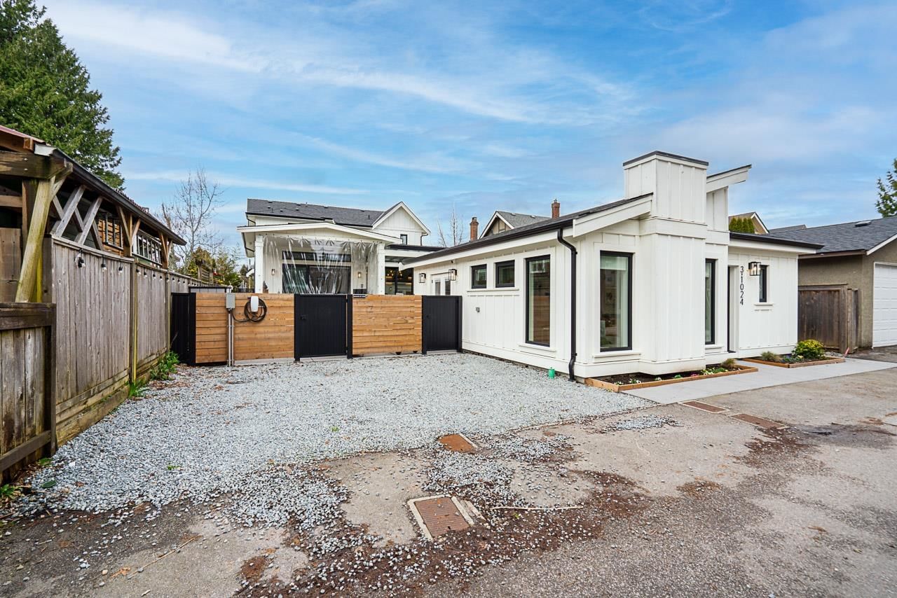 Listing Image 11