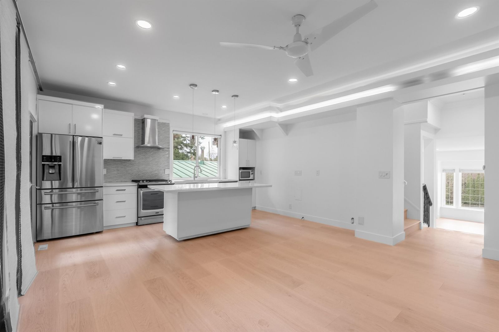 Listing Image 12