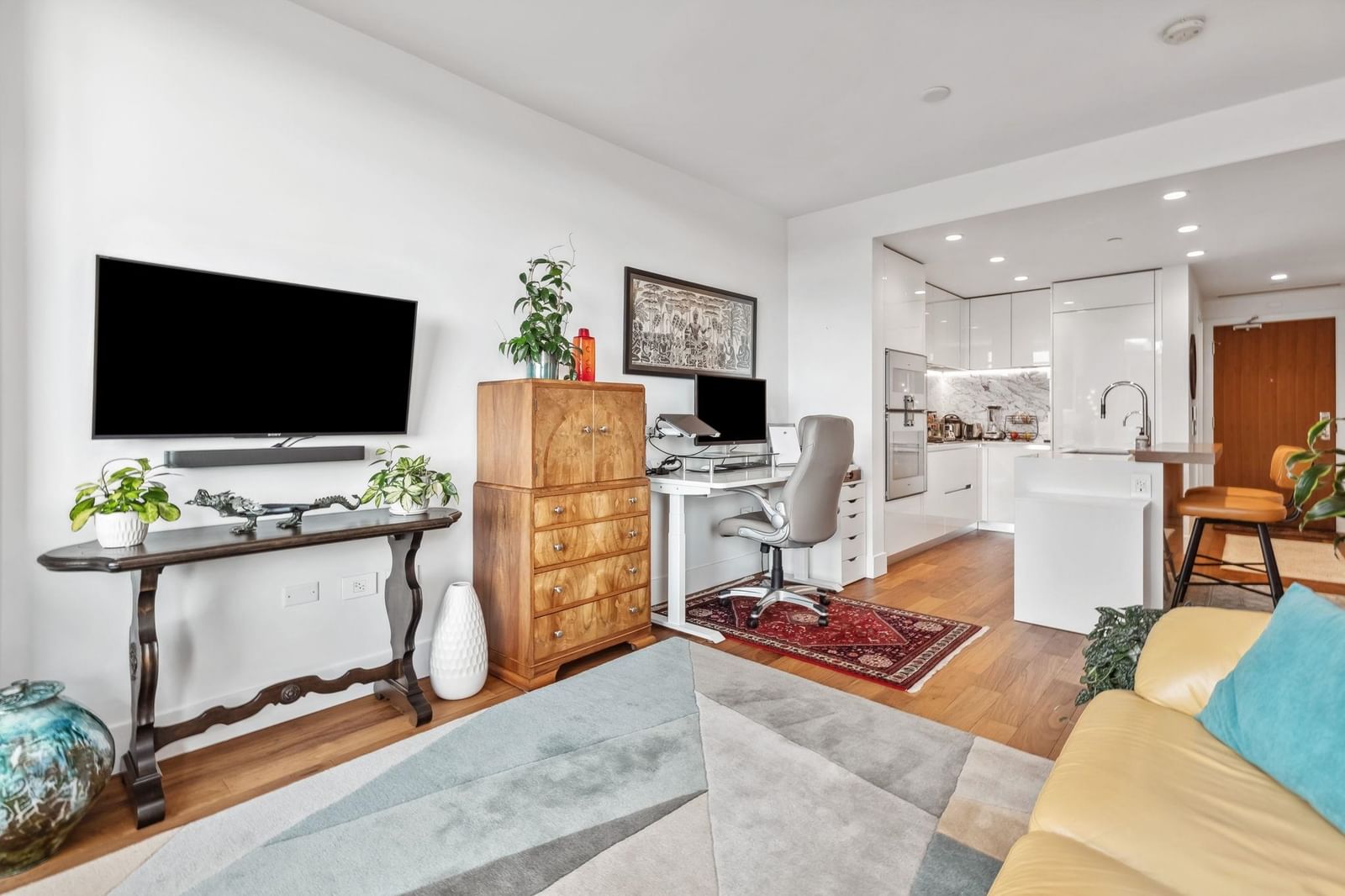 Listing Image 5