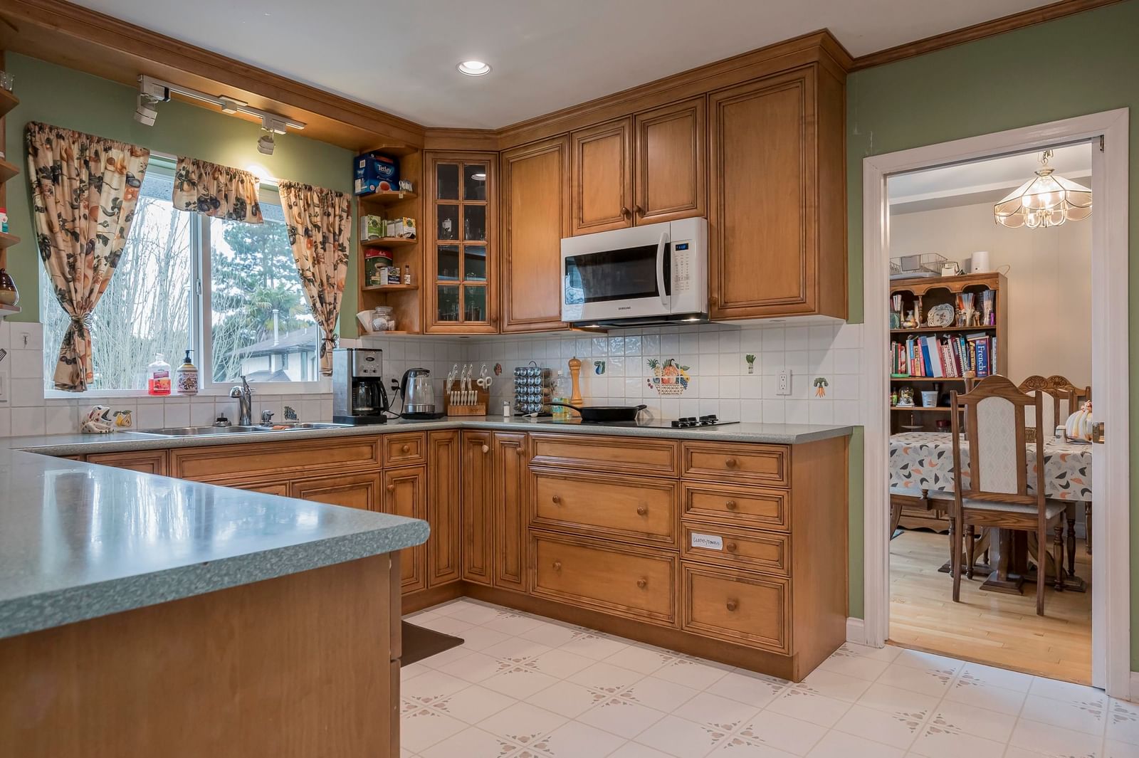 Listing Image 11
