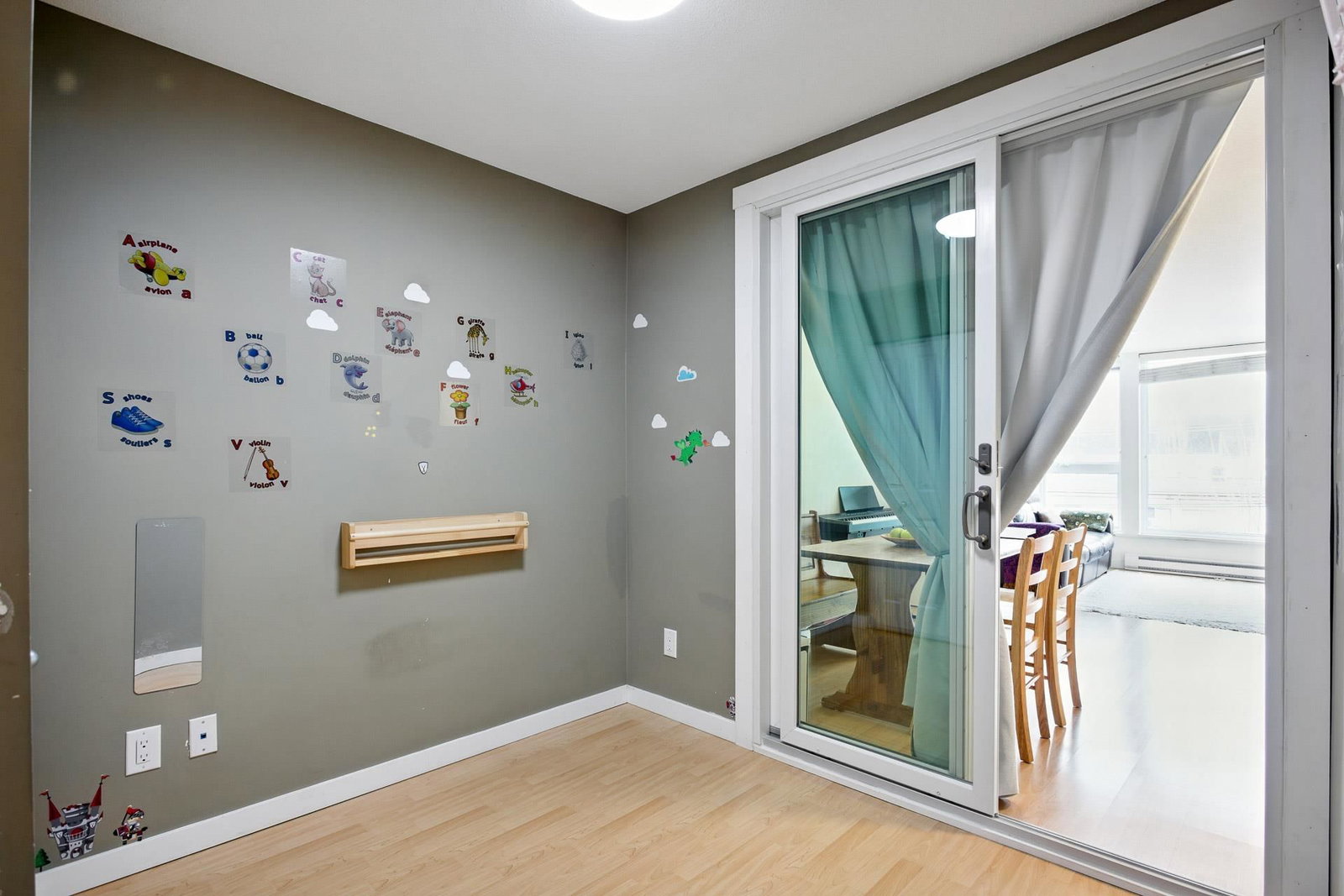 Listing Image 6