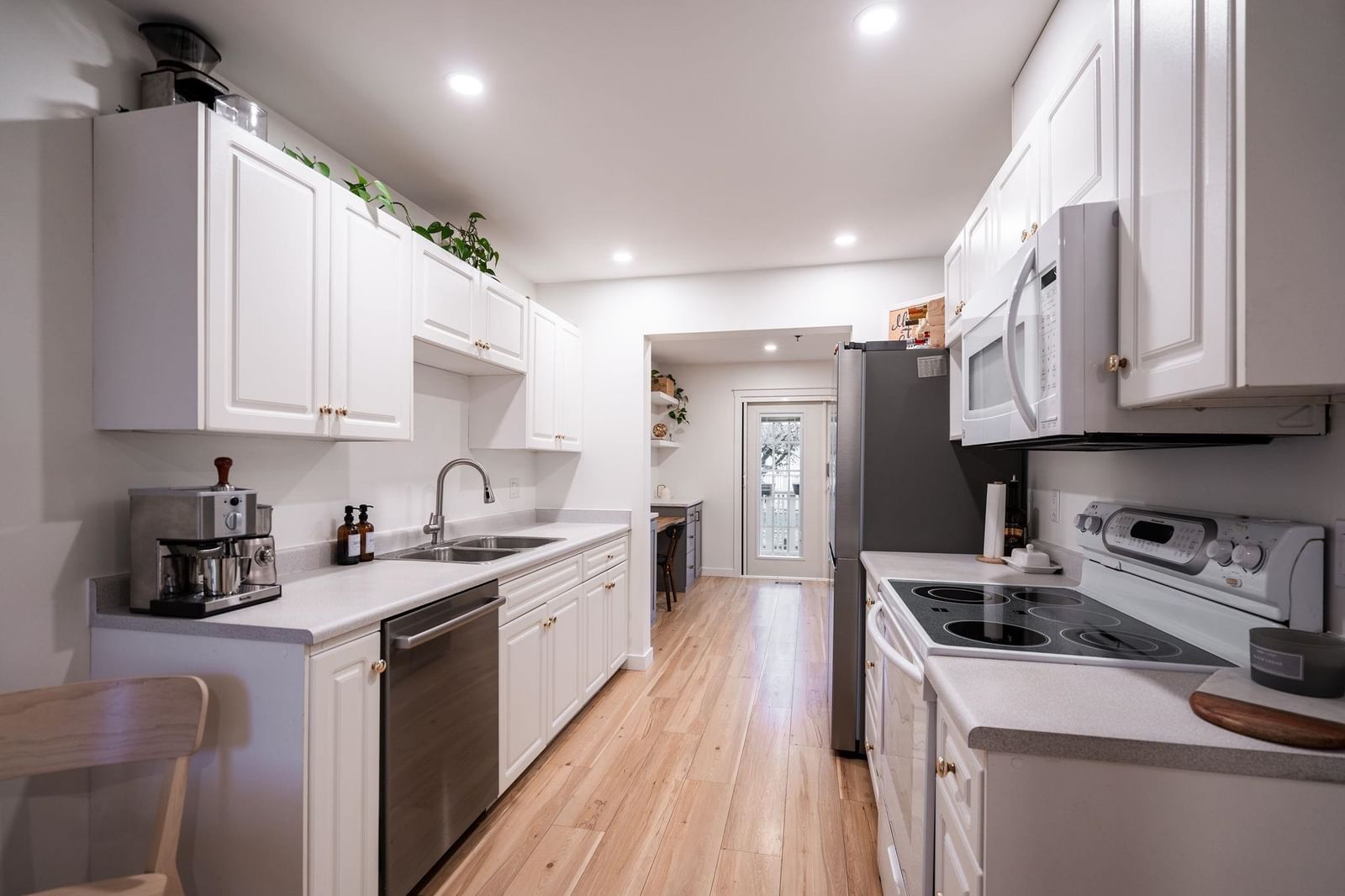 Listing Image 11