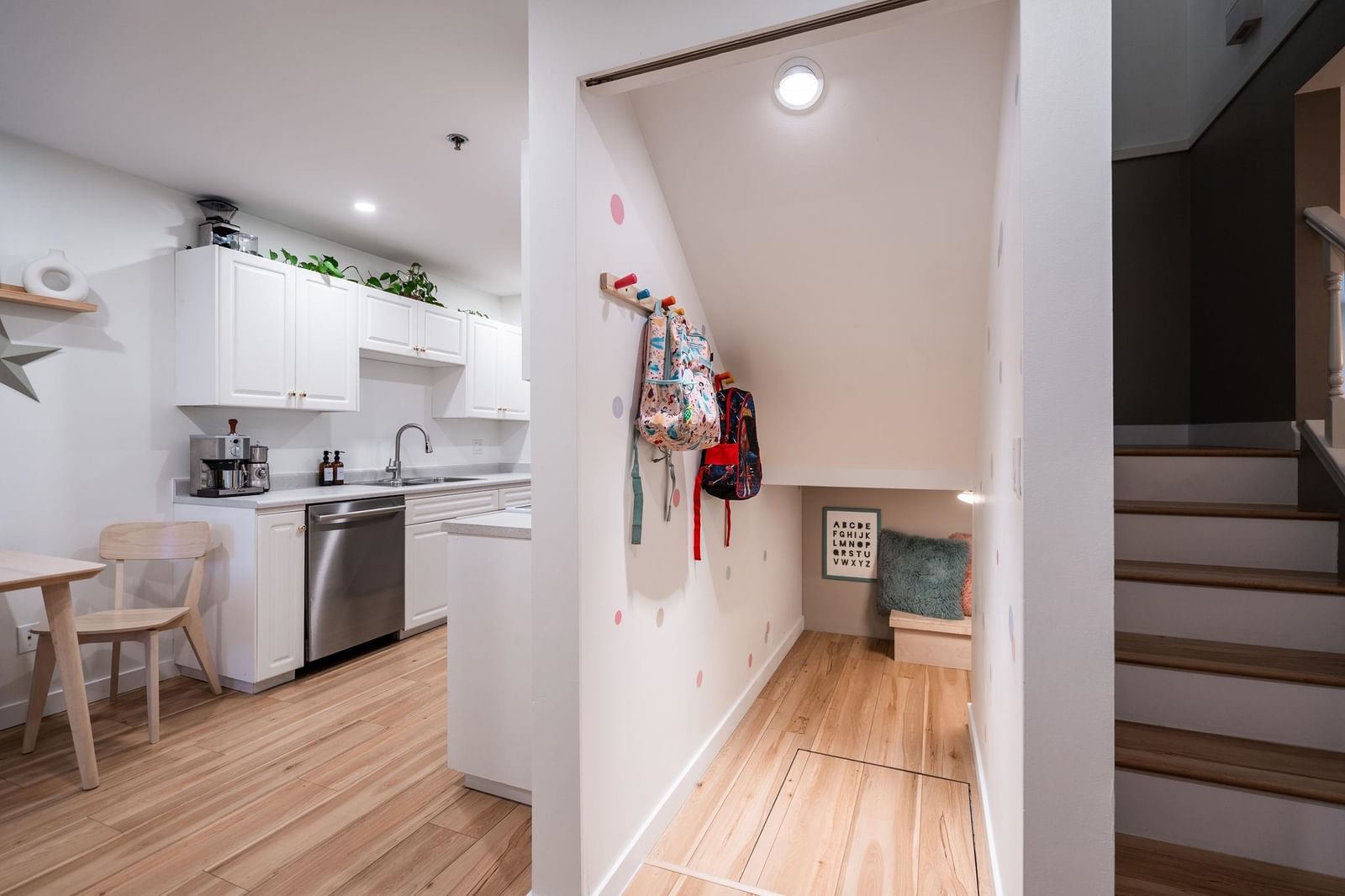 Listing Image 12