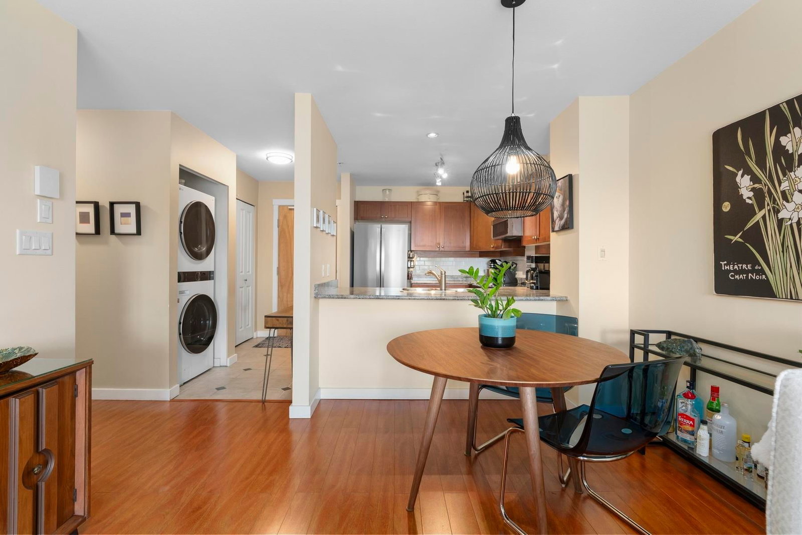 Listing Image 5