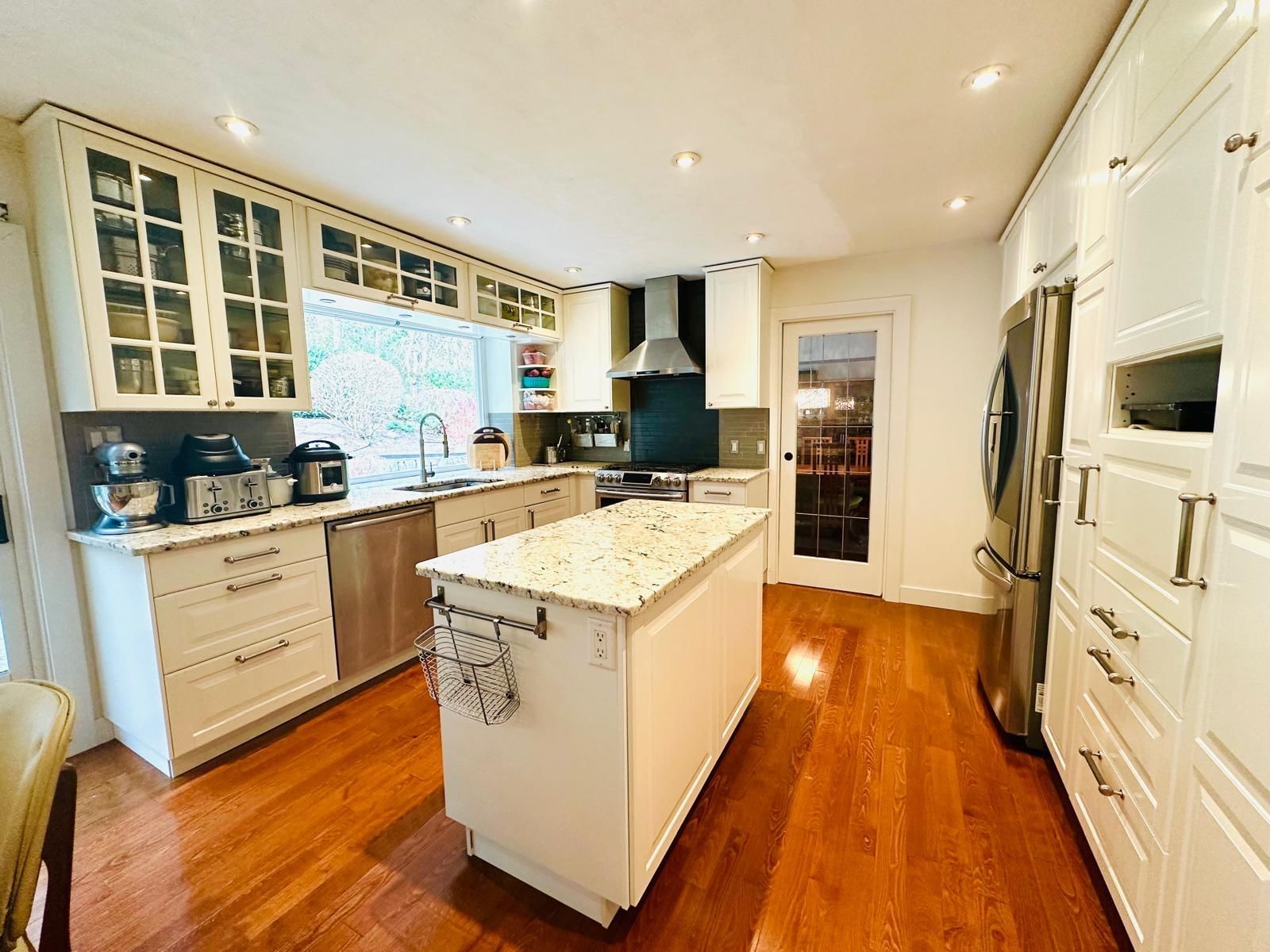 Listing Image 3