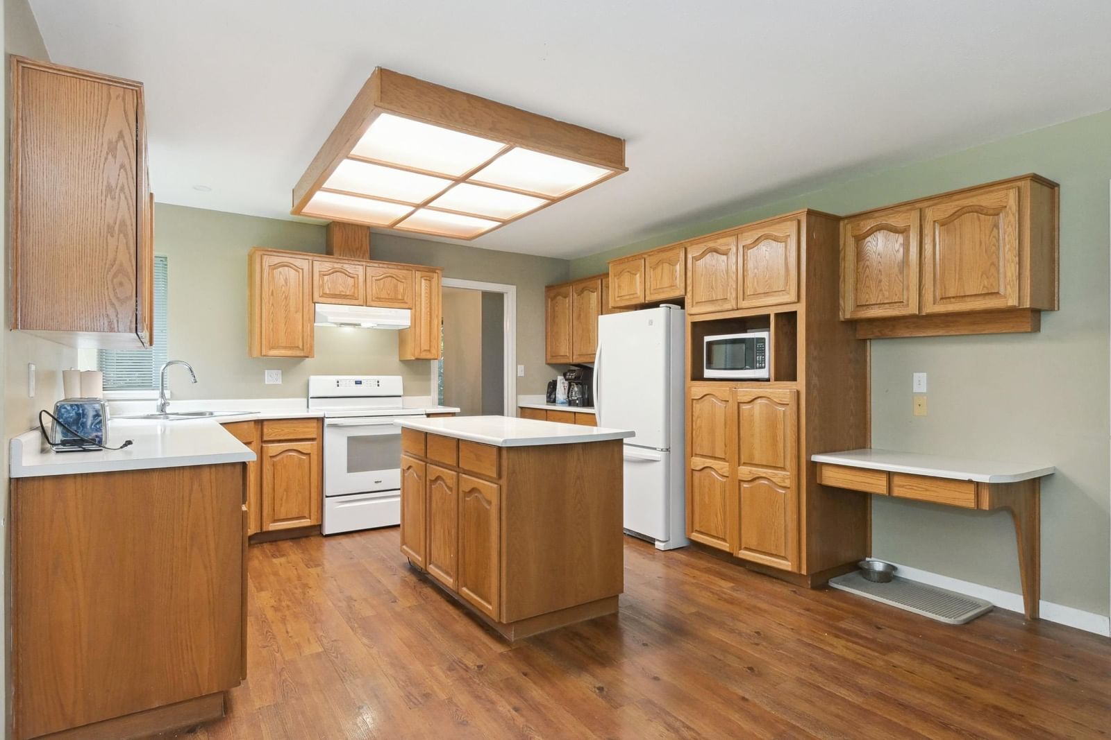 Listing Image 12