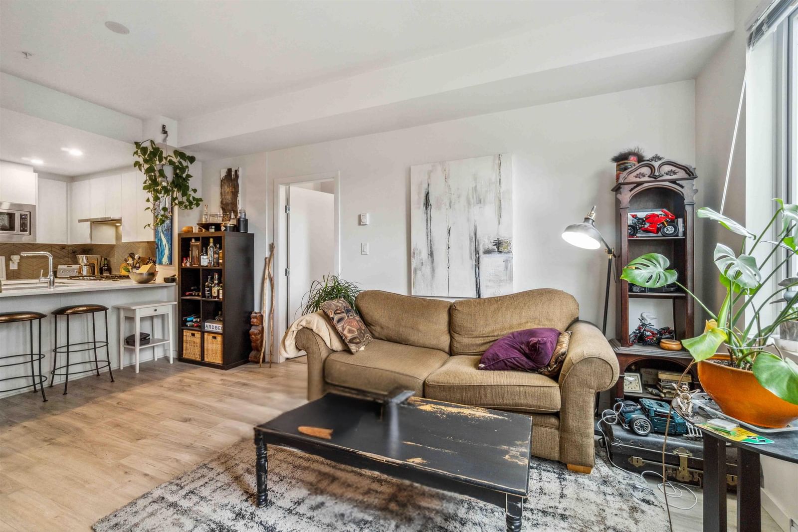 Listing Image 10