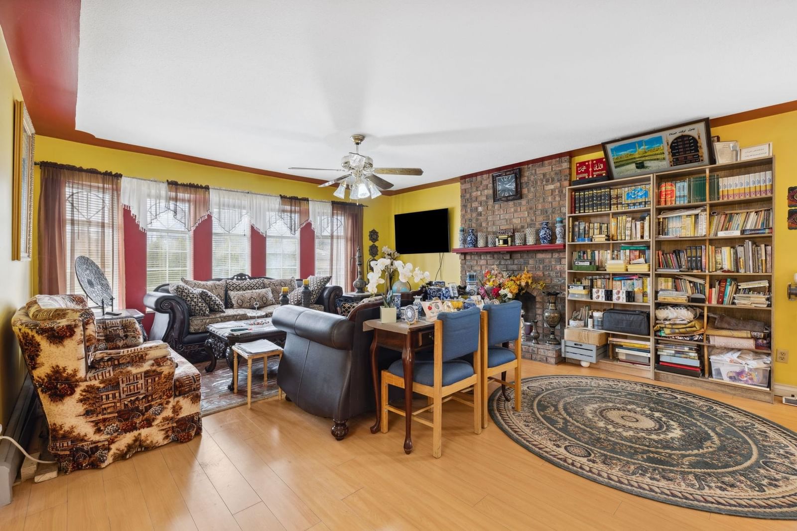 Listing Image 5