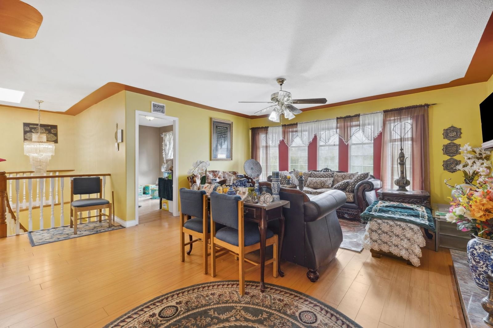 Listing Image 6