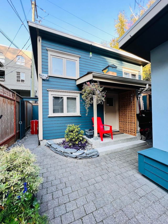2 - 709 Keefer Street