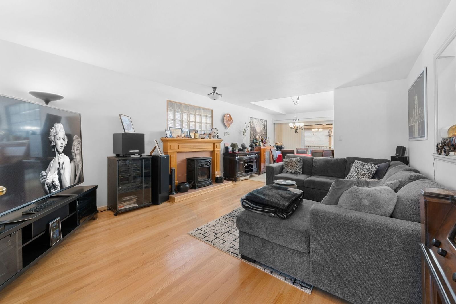 Listing Image 18