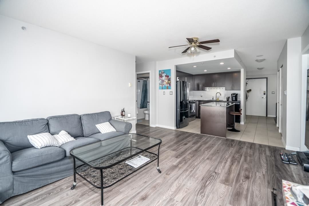Listing Image 4