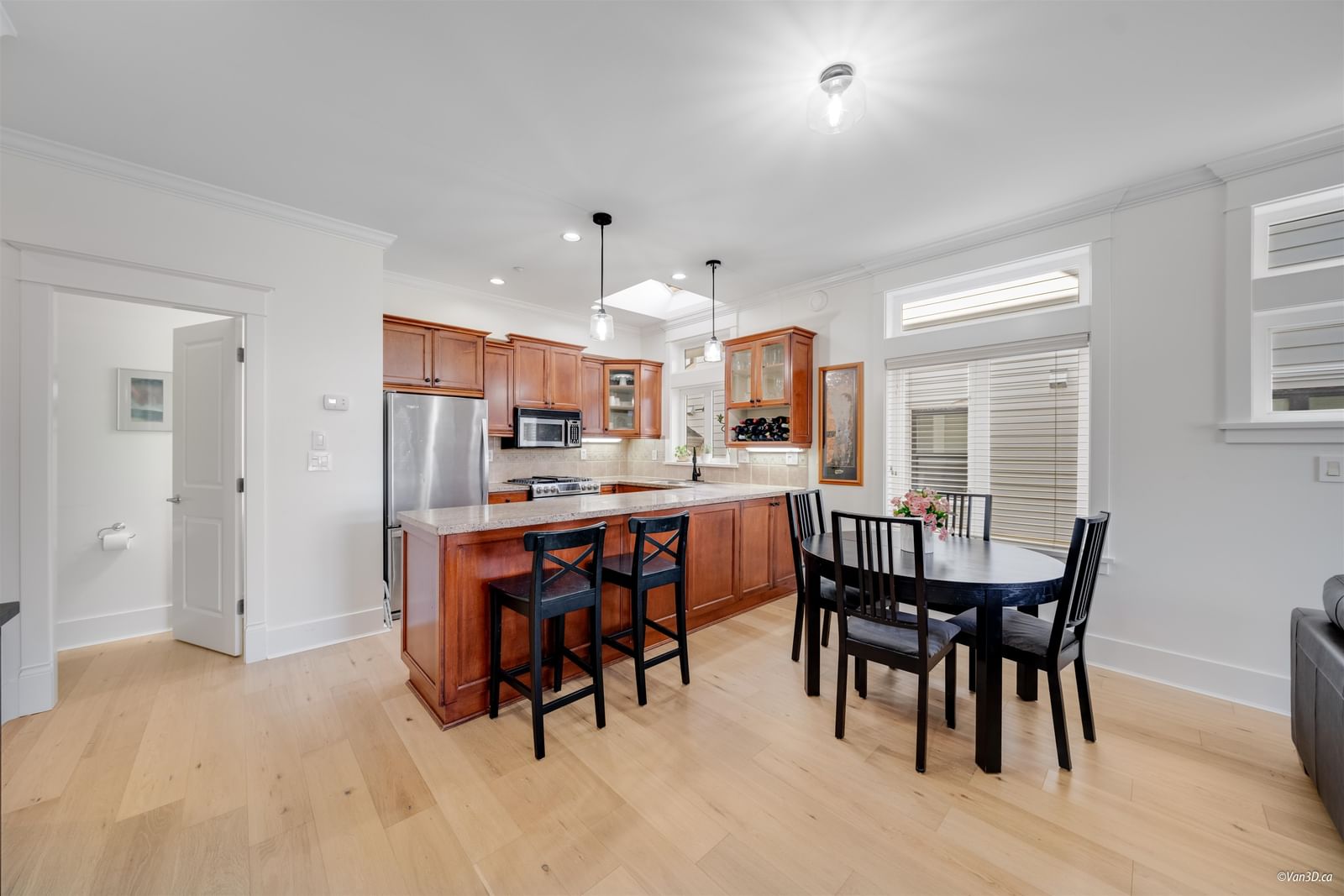 Listing Image 3