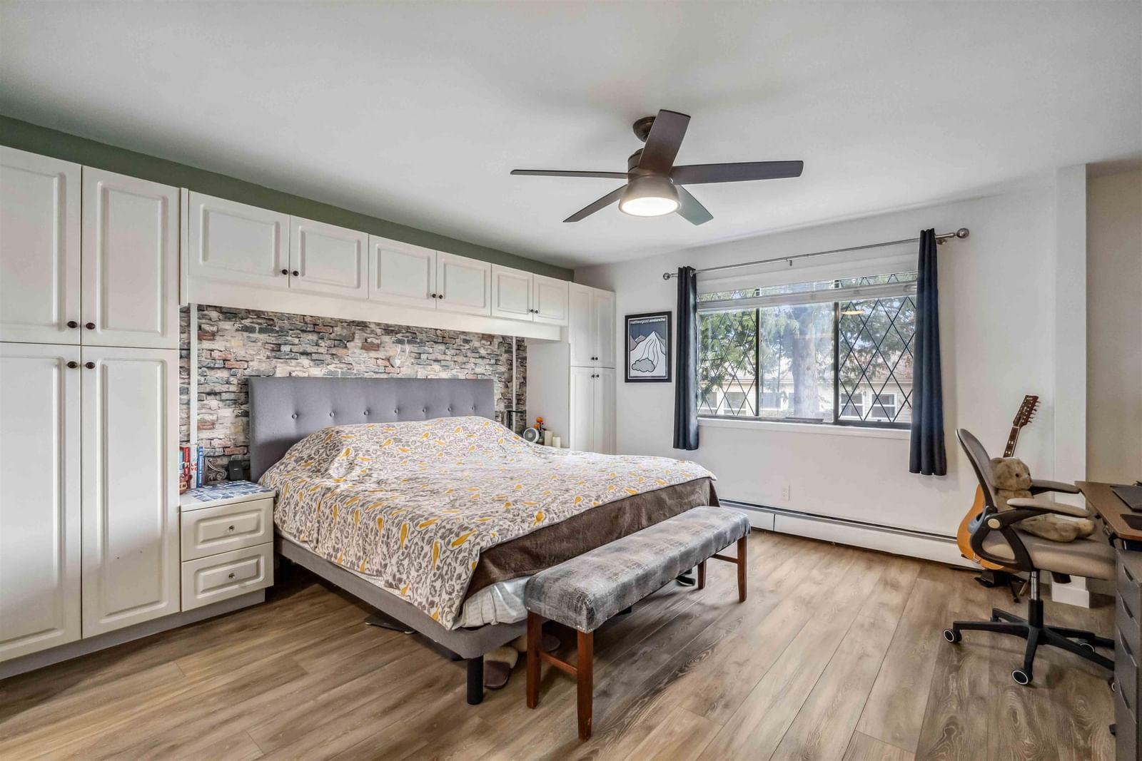 Listing Image 12