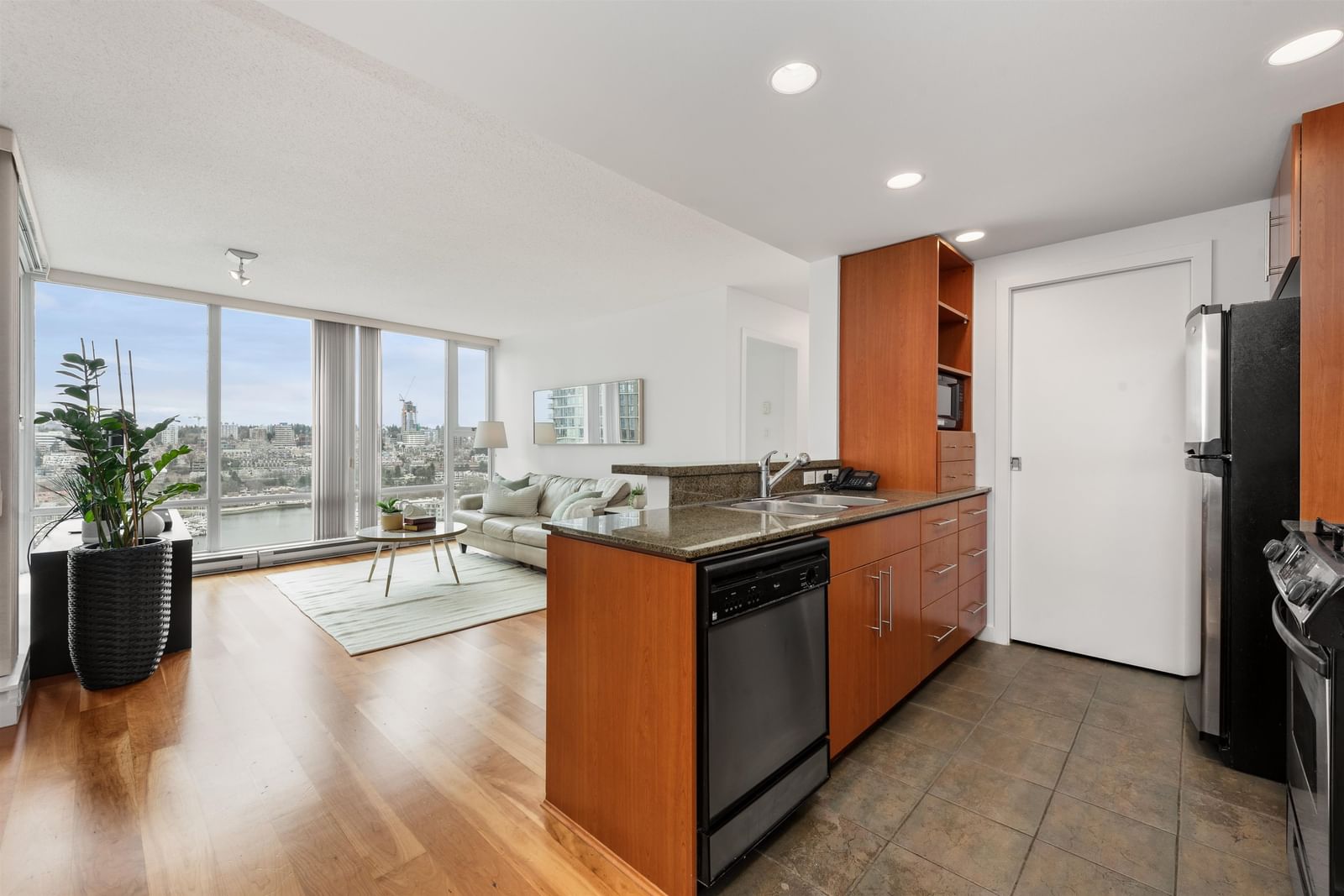 Listing Image 12