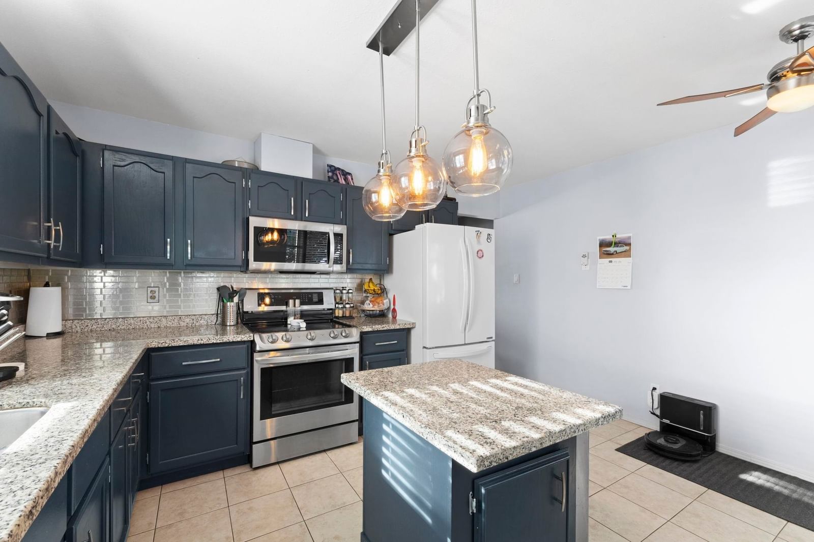 Listing Image 10