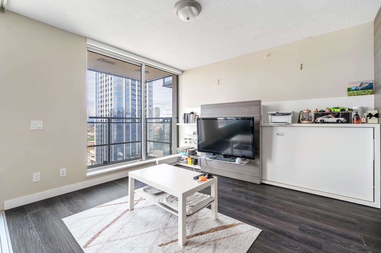 Listing Image 10