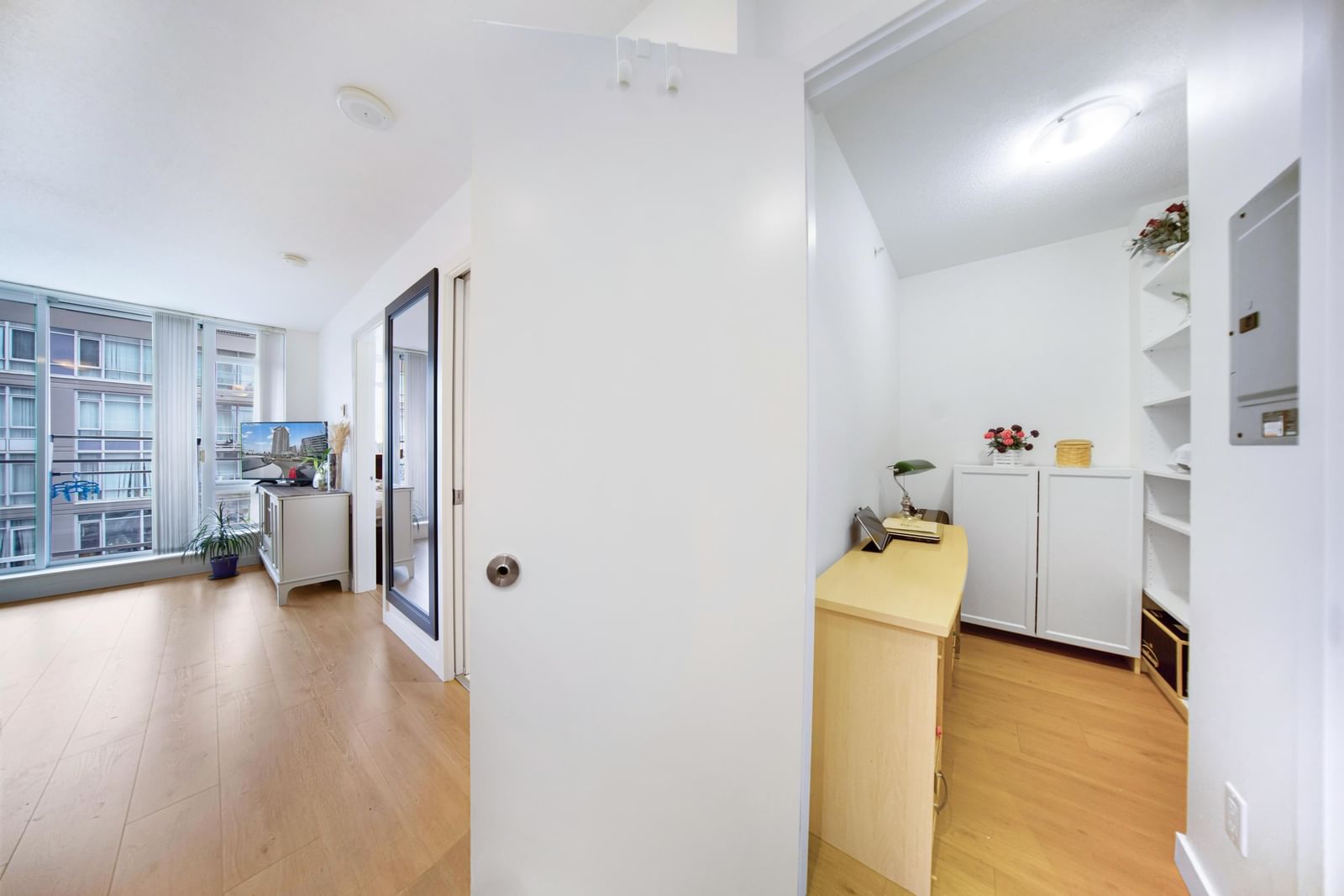 Listing Image 6
