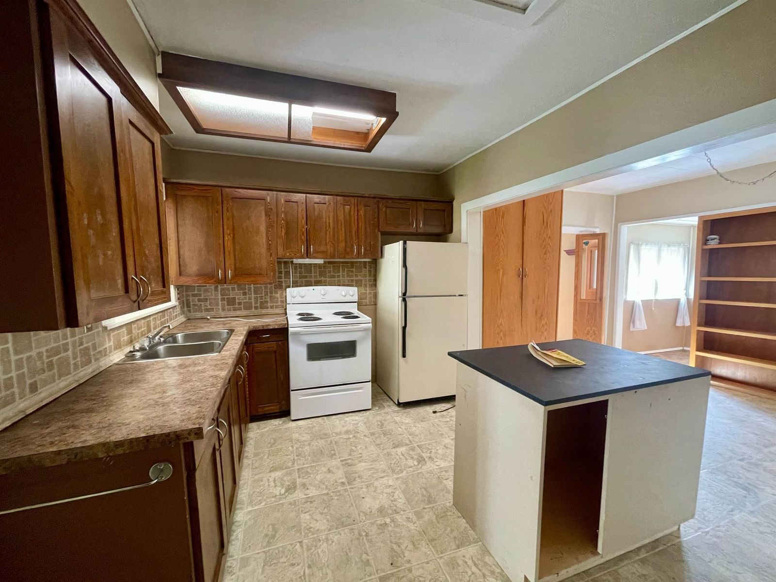 Listing Image 10