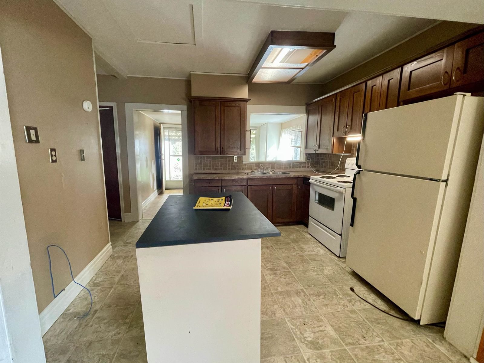 Listing Image 12