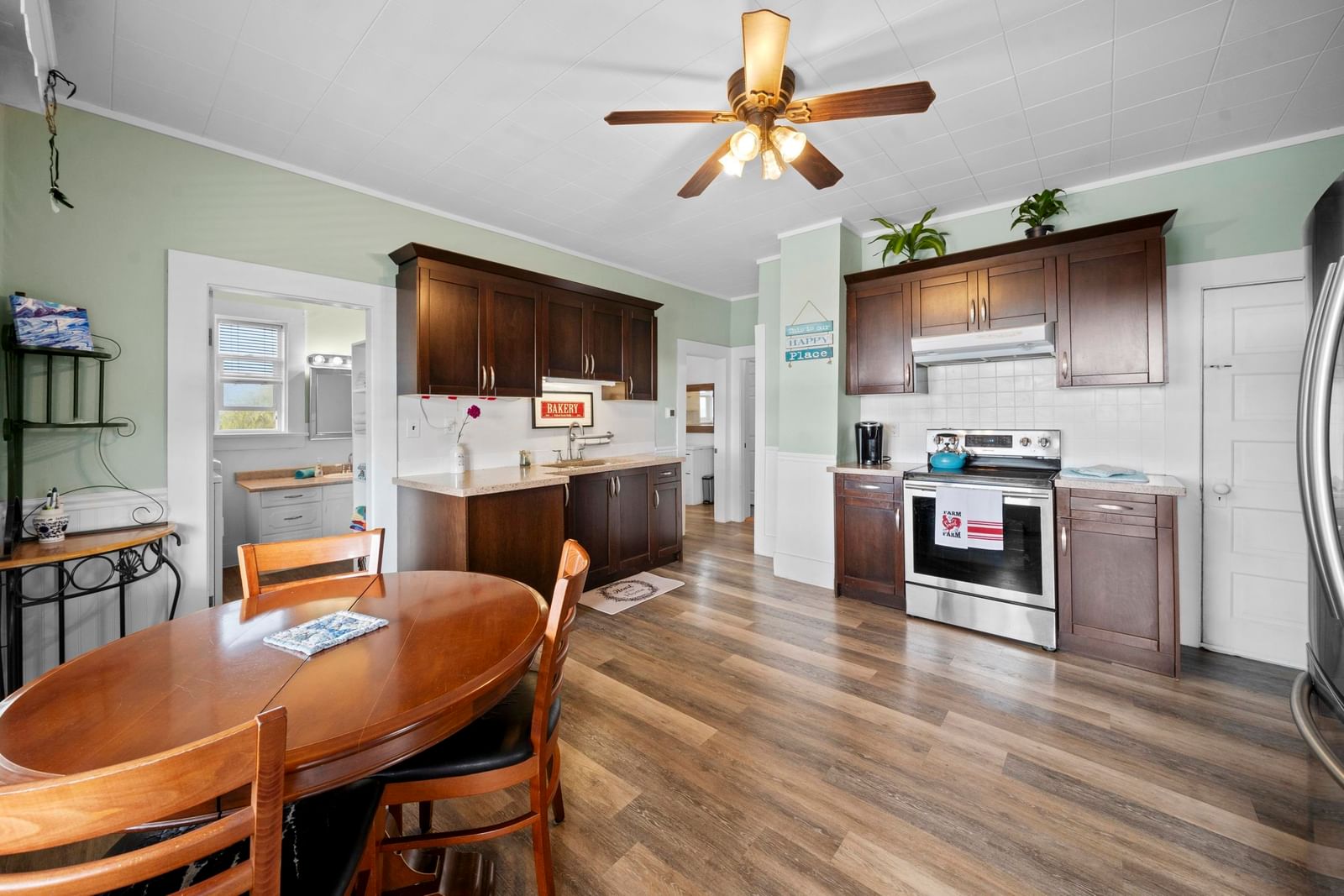 Listing Image 9