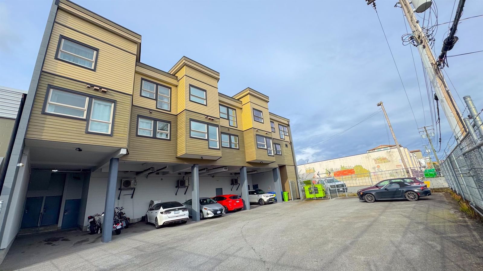 Listing Image 19