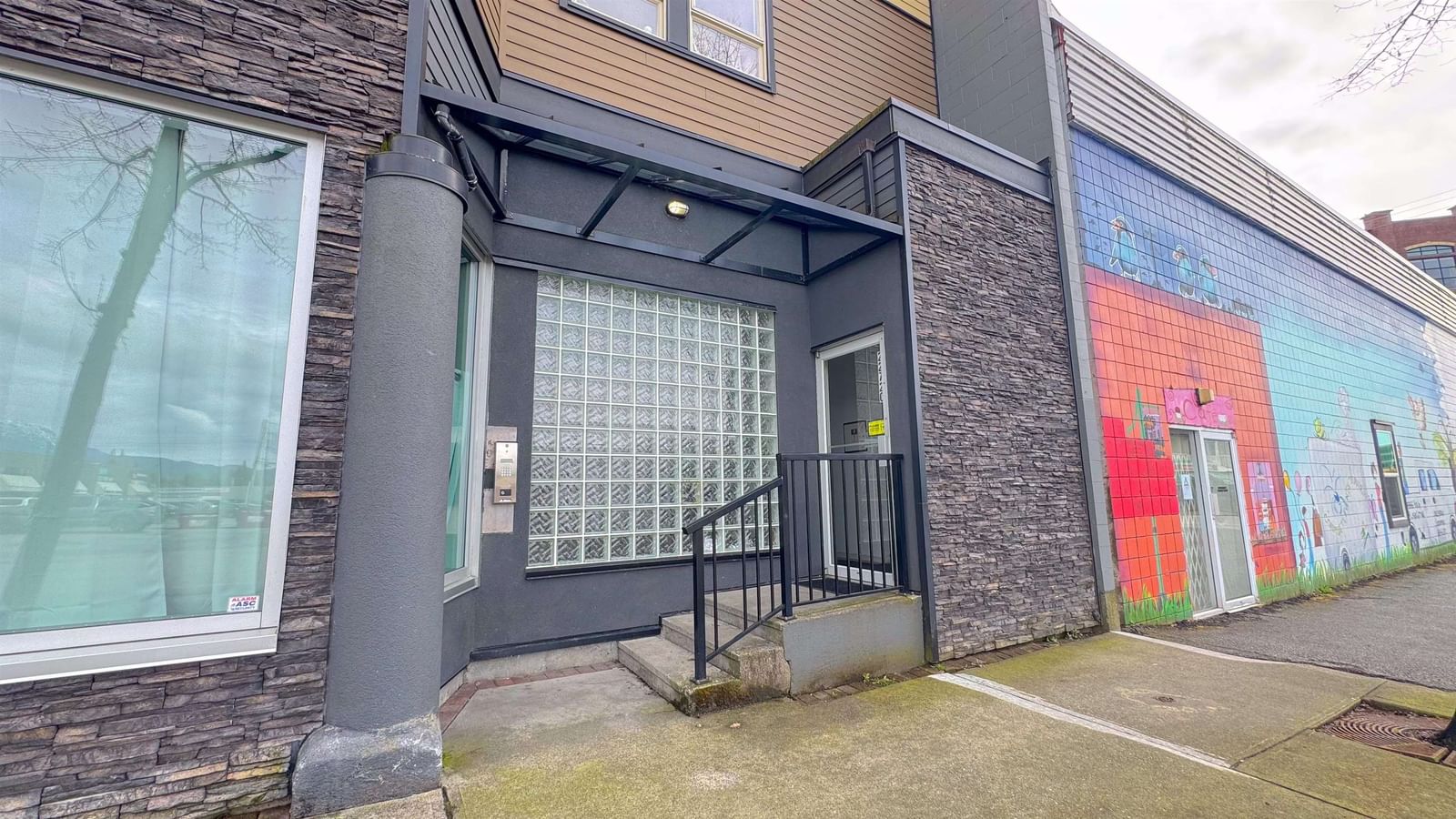 Listing Image 20