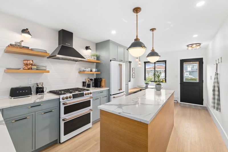 2188 Mannering Avenue, Vancouver, British Columbia