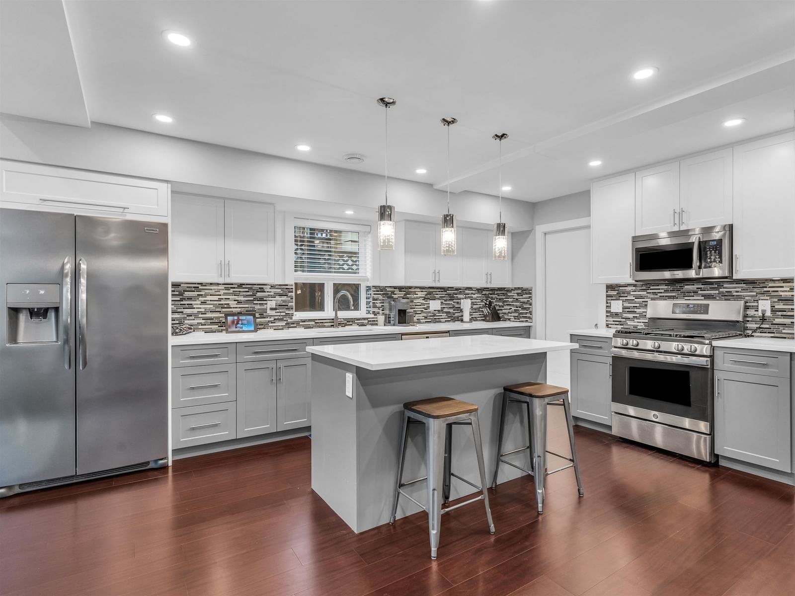 Listing Image 11