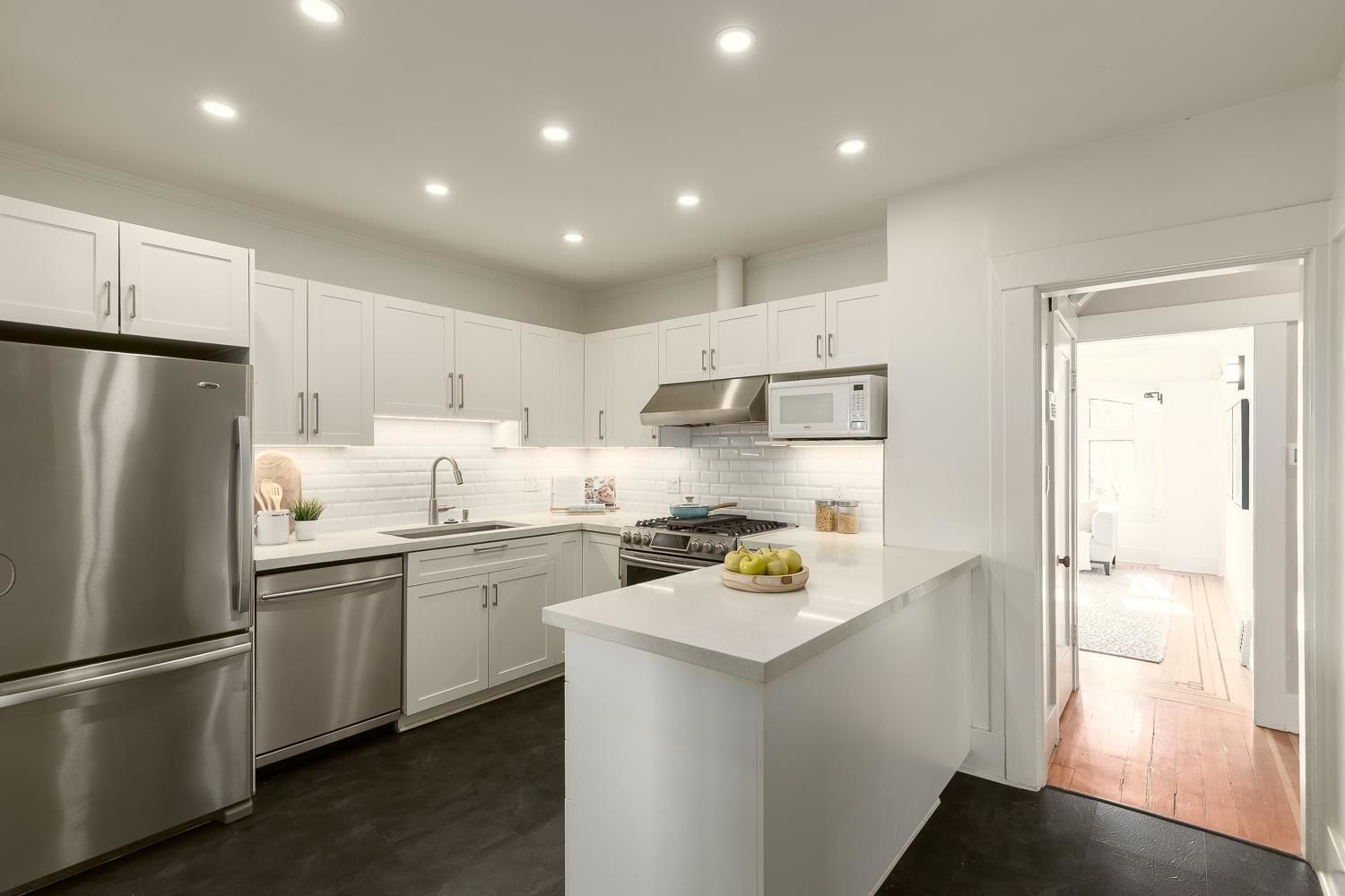 Listing Image 12