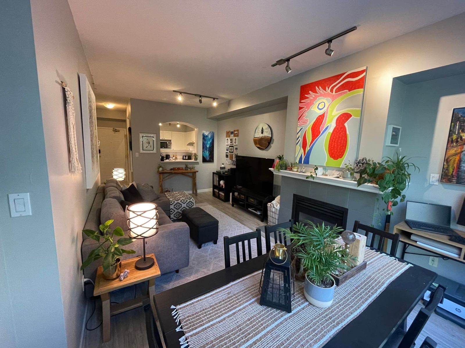 Listing Image 12