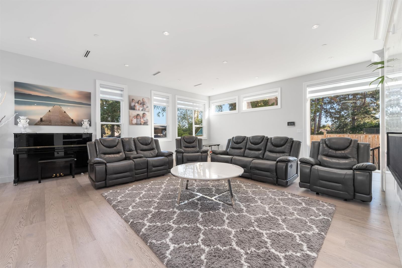 Listing Image 11