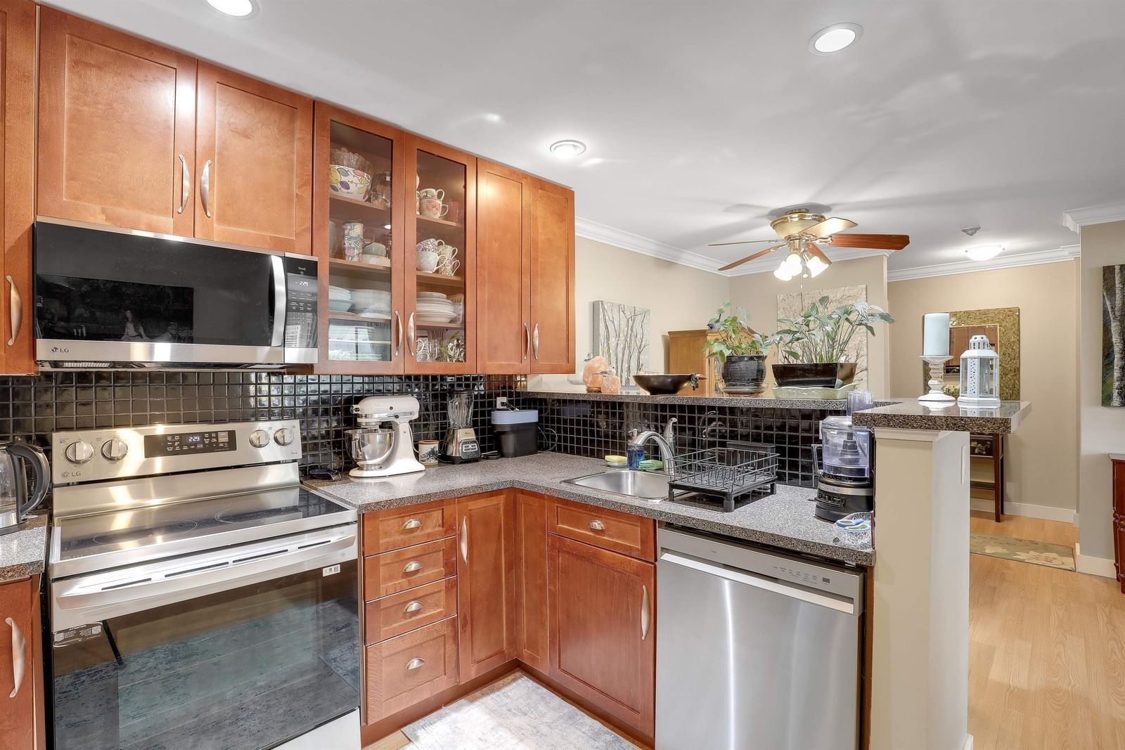 Listing Image 13