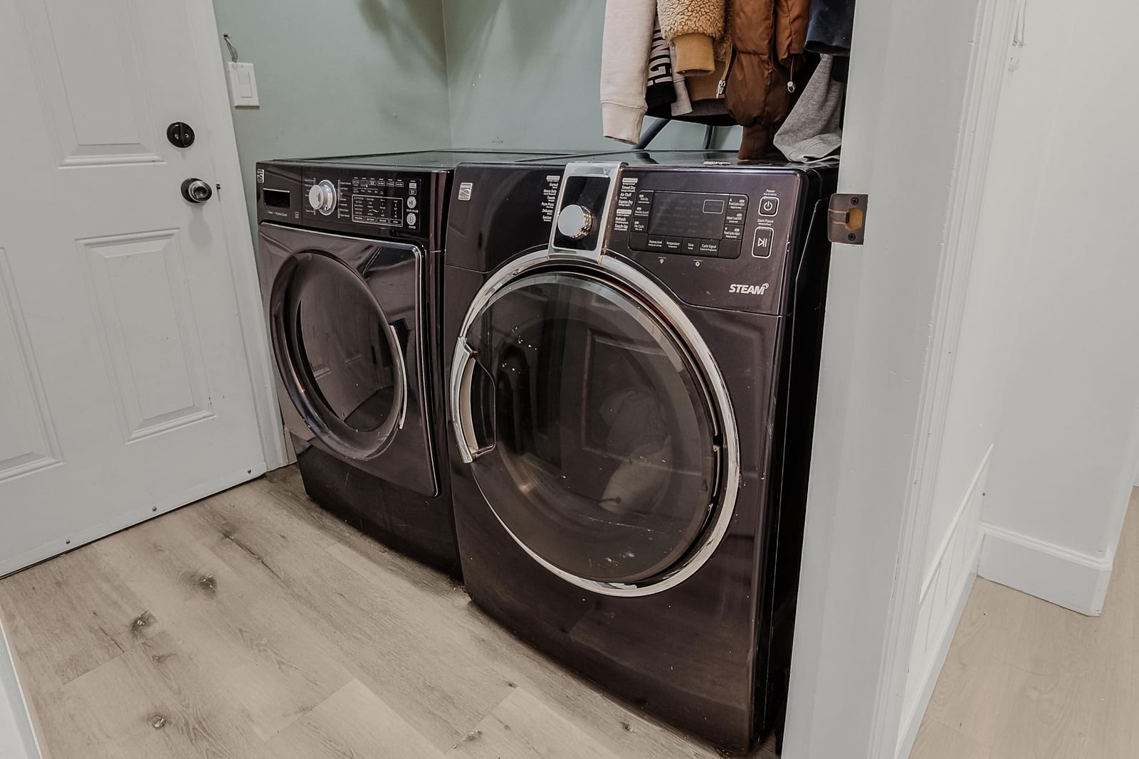 Listing Image 12