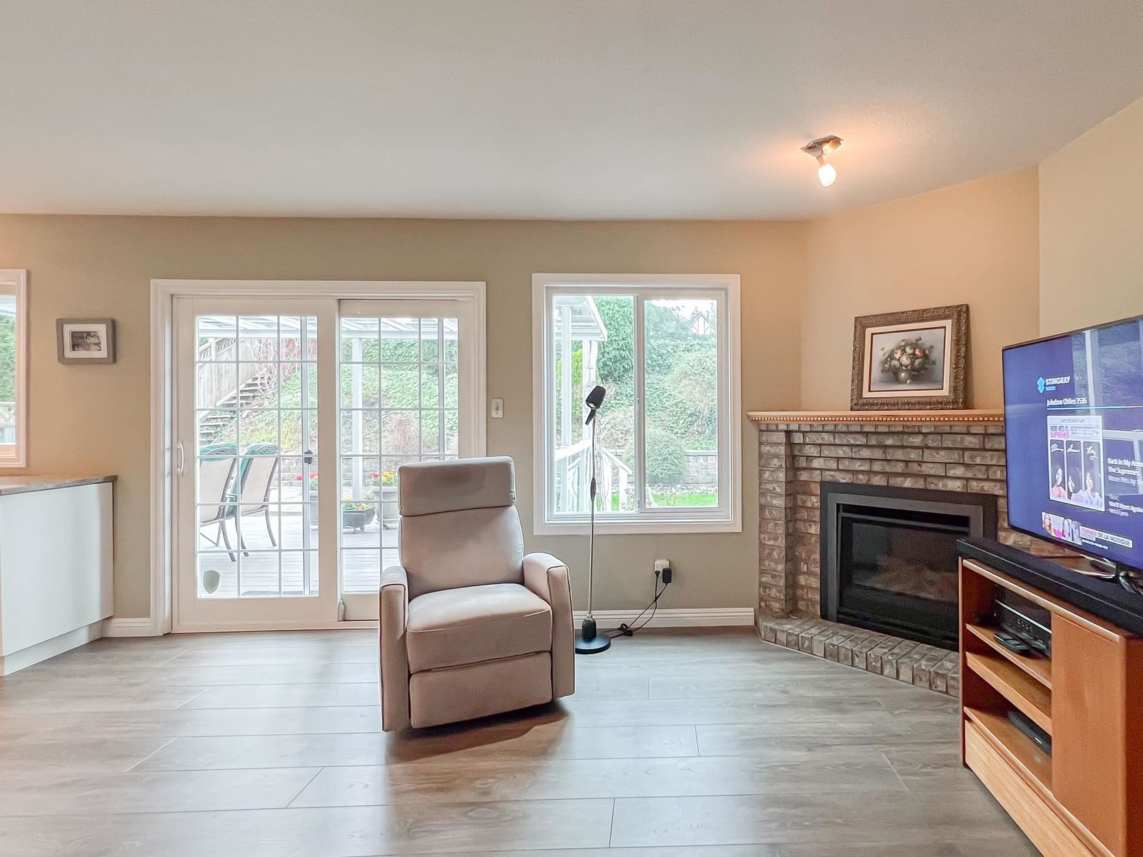 Listing Image 9