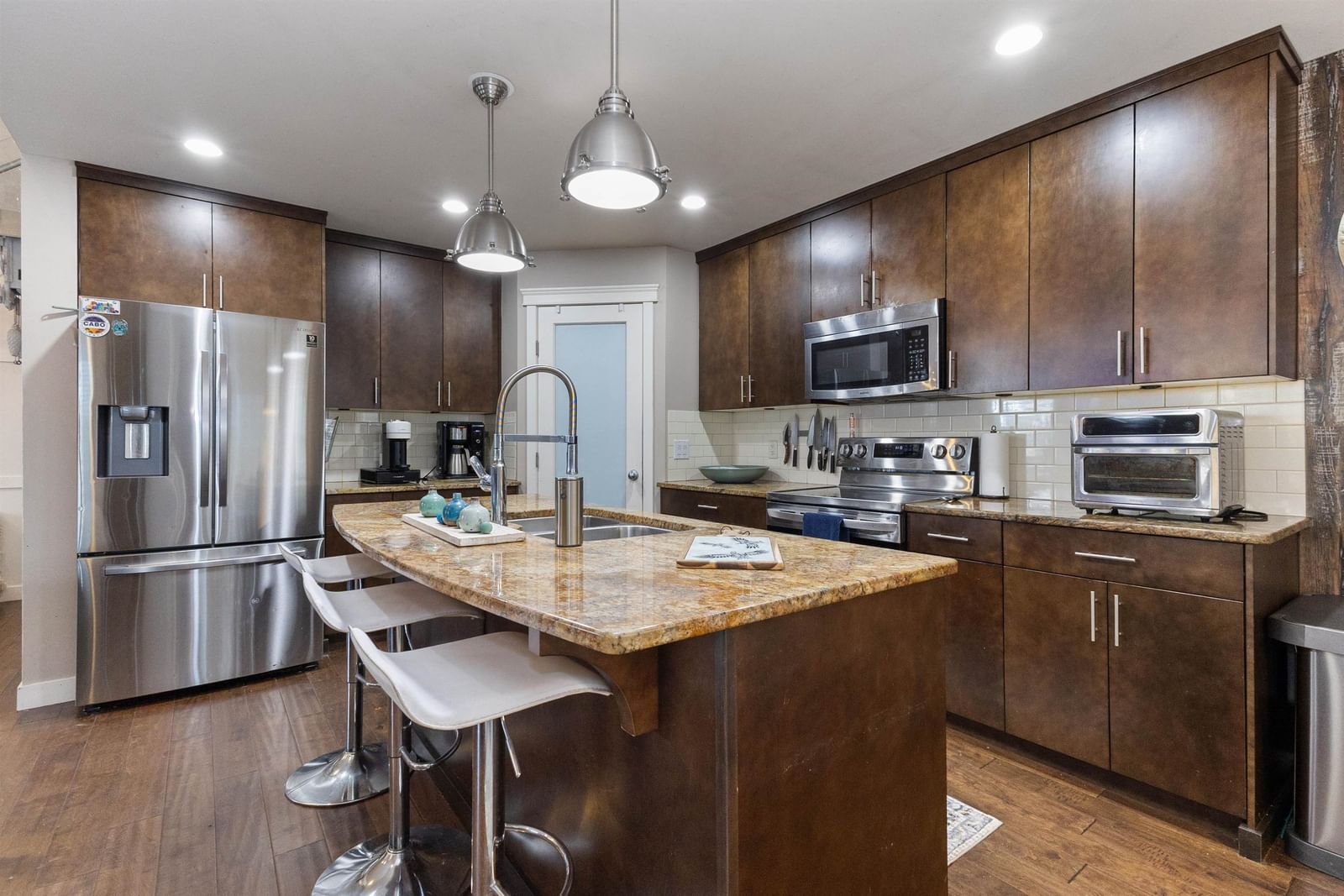 Listing Image 9