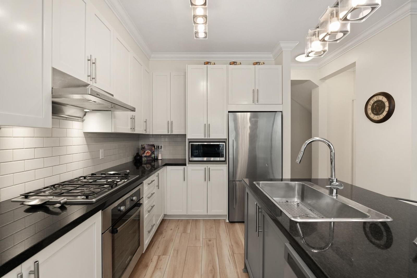 Listing Image 19