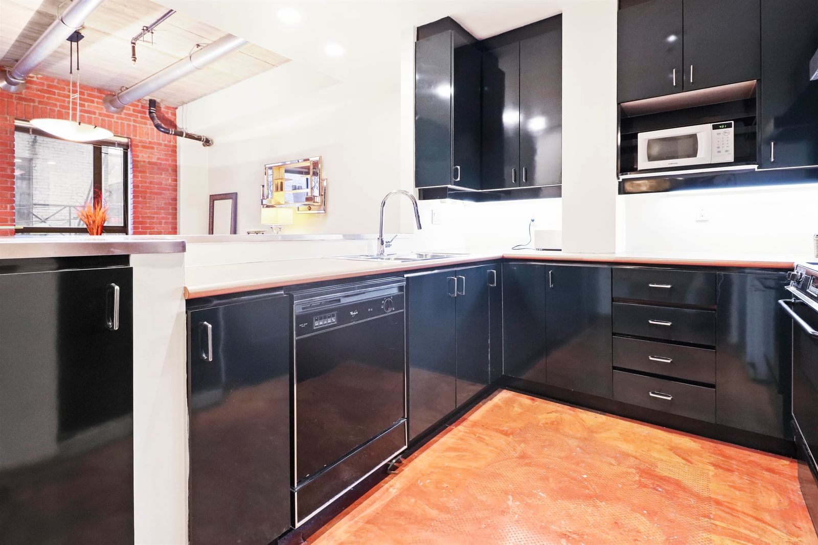 Listing Image 12