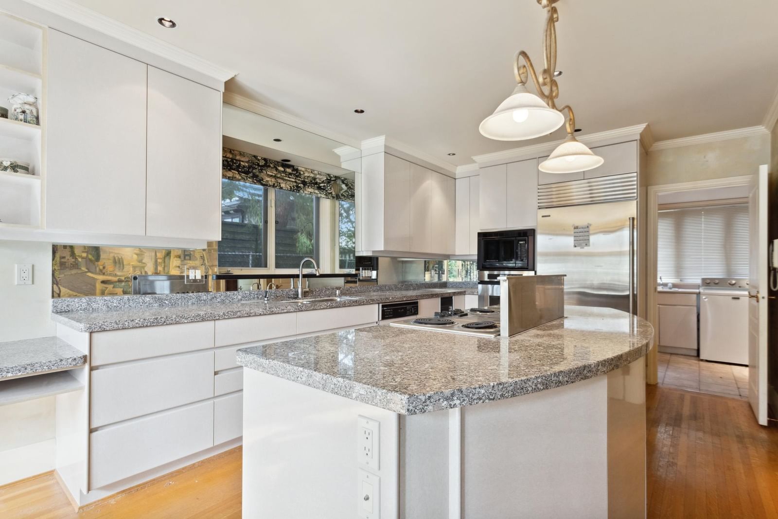 Listing Image 11
