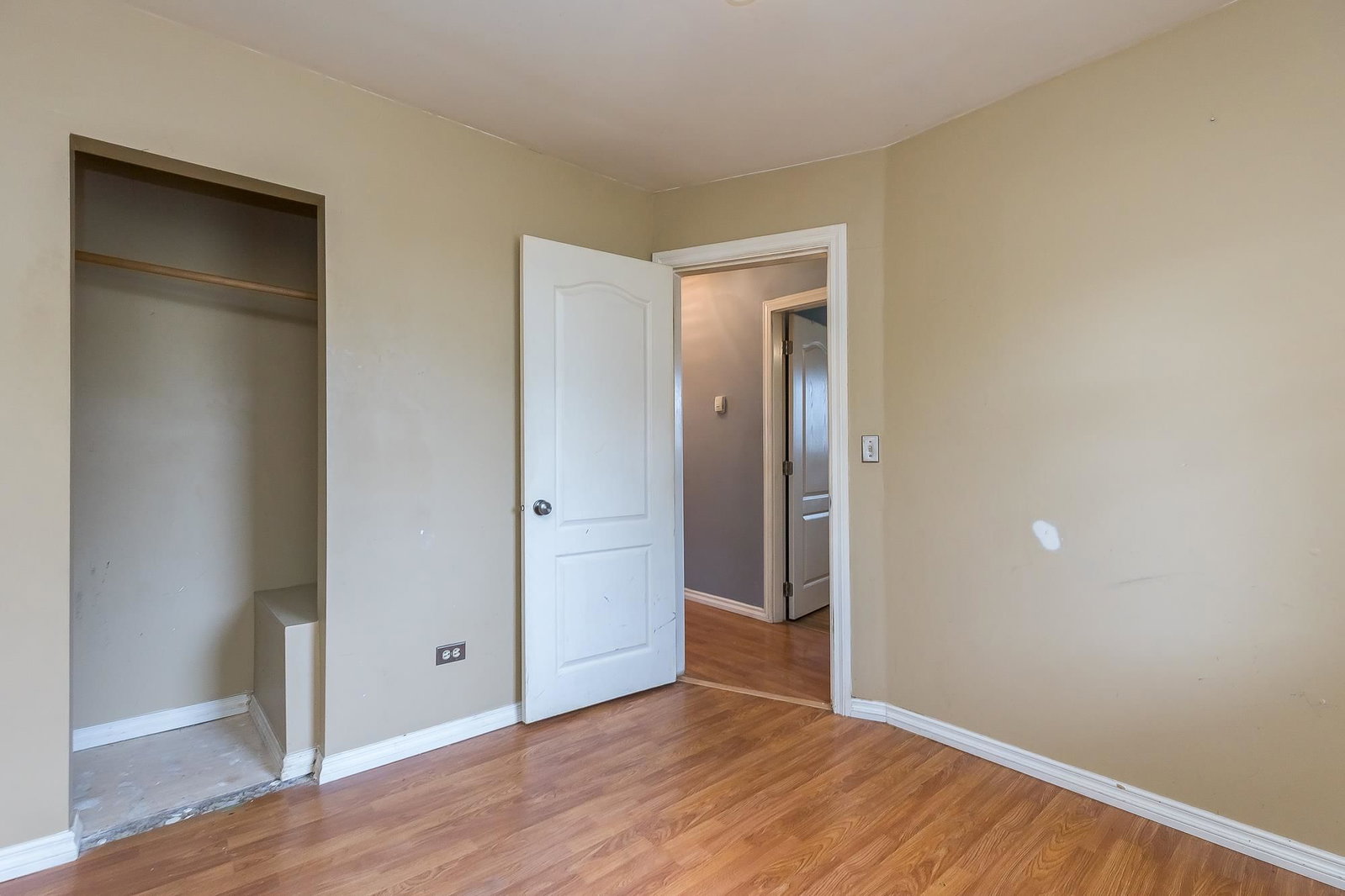 Listing Image 16