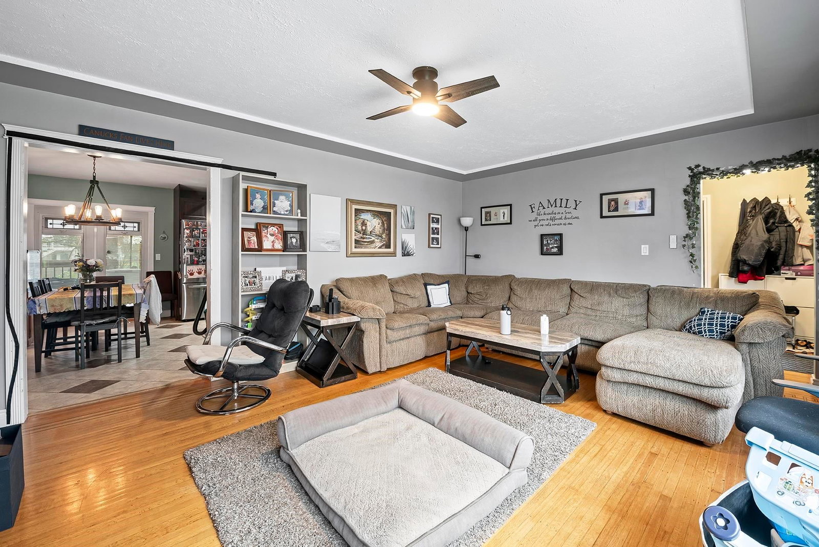 Listing Image 6