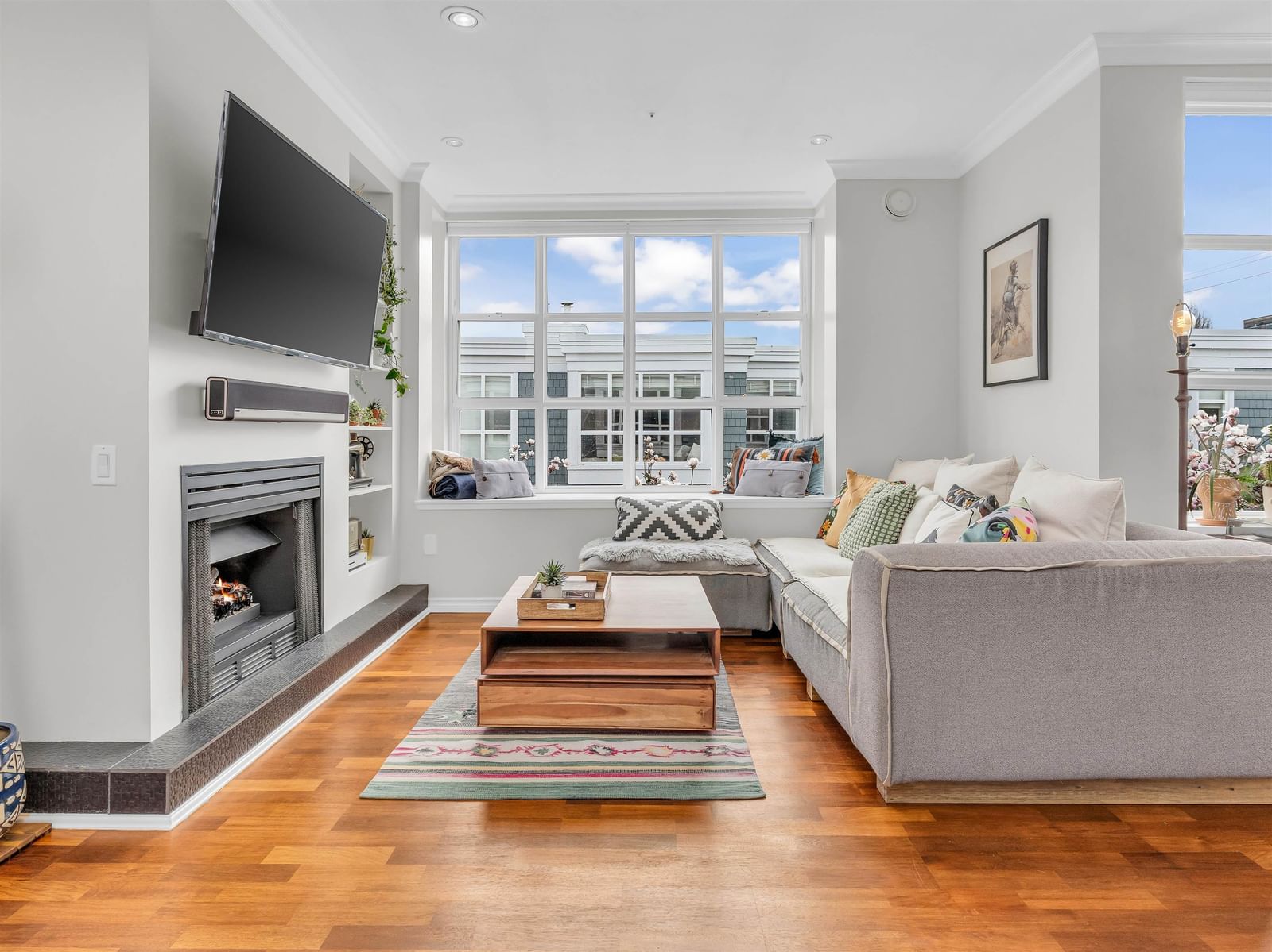 Listing Image 4