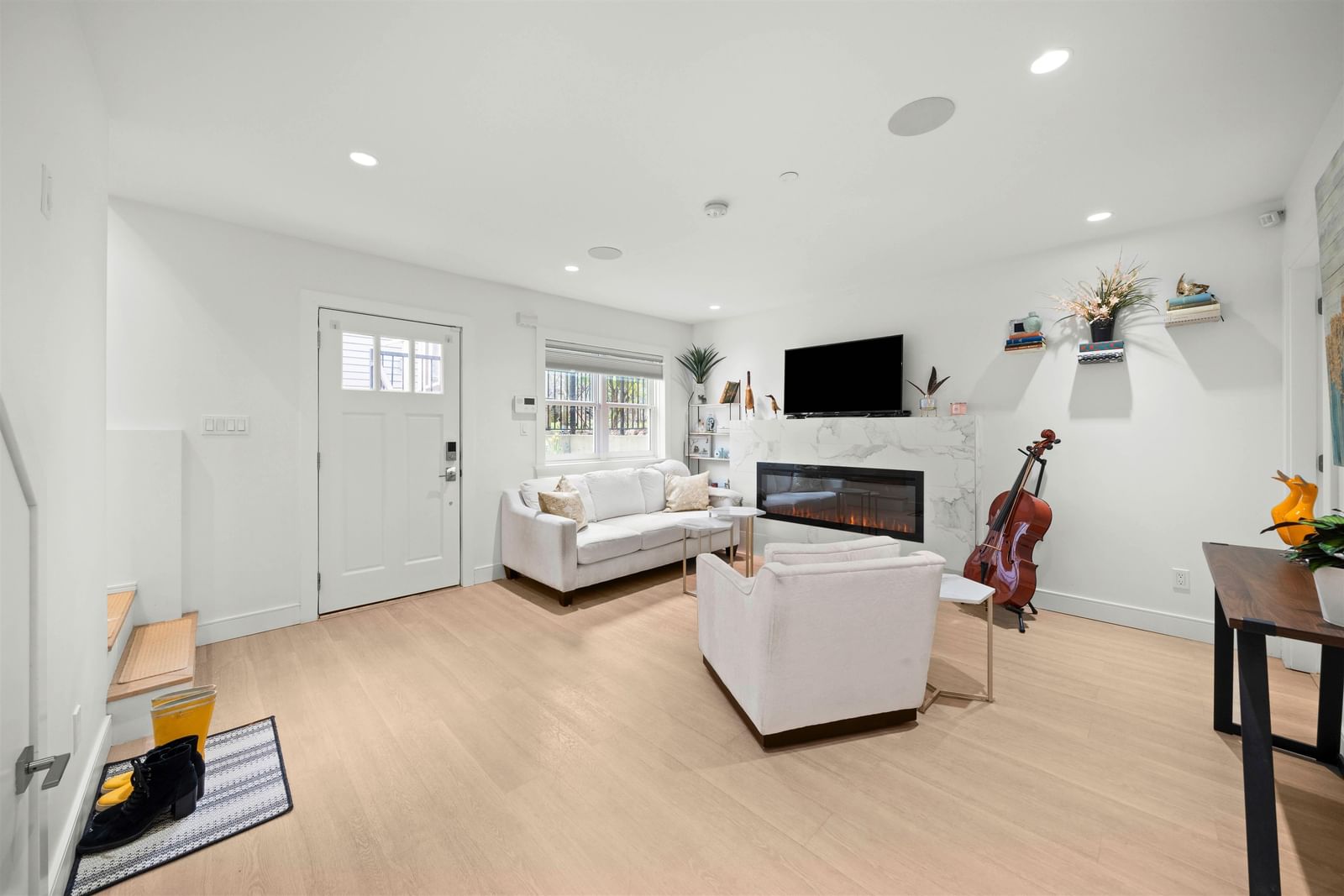 Listing Image 4
