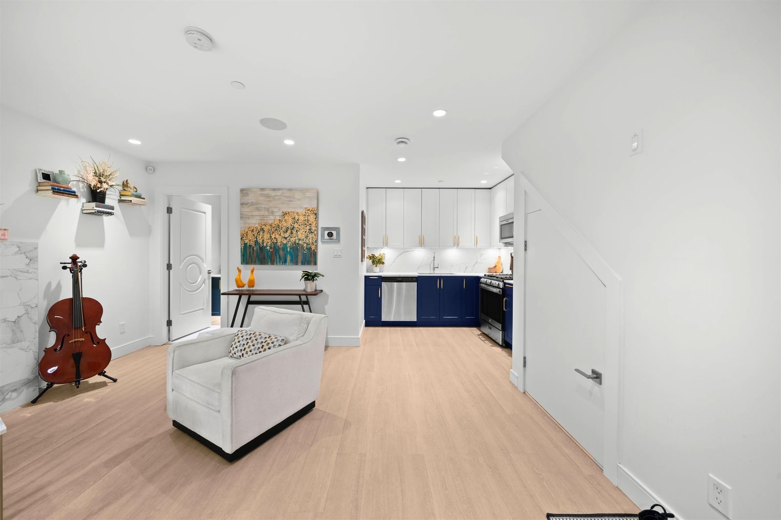 Listing Image 9