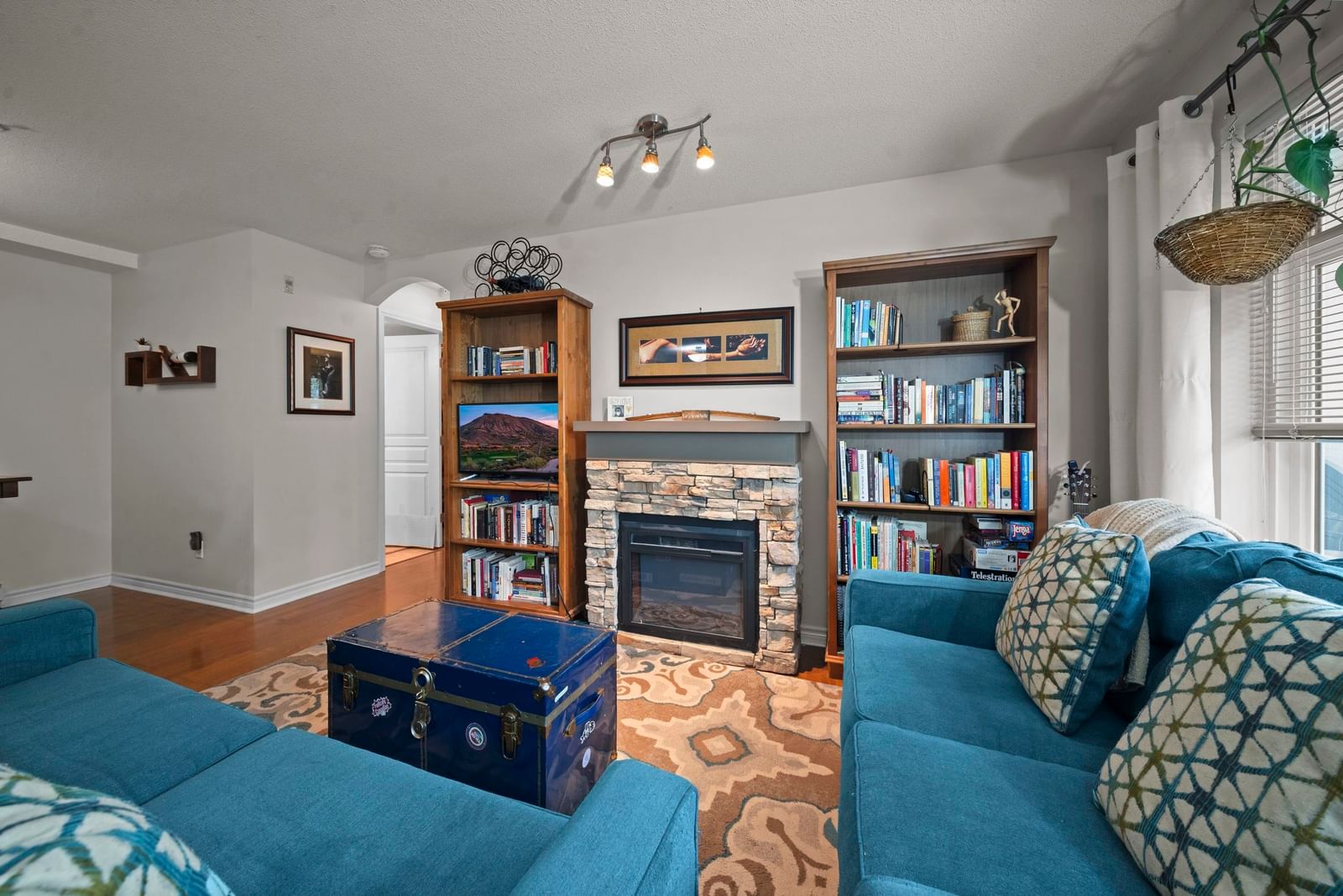 Listing Image 9