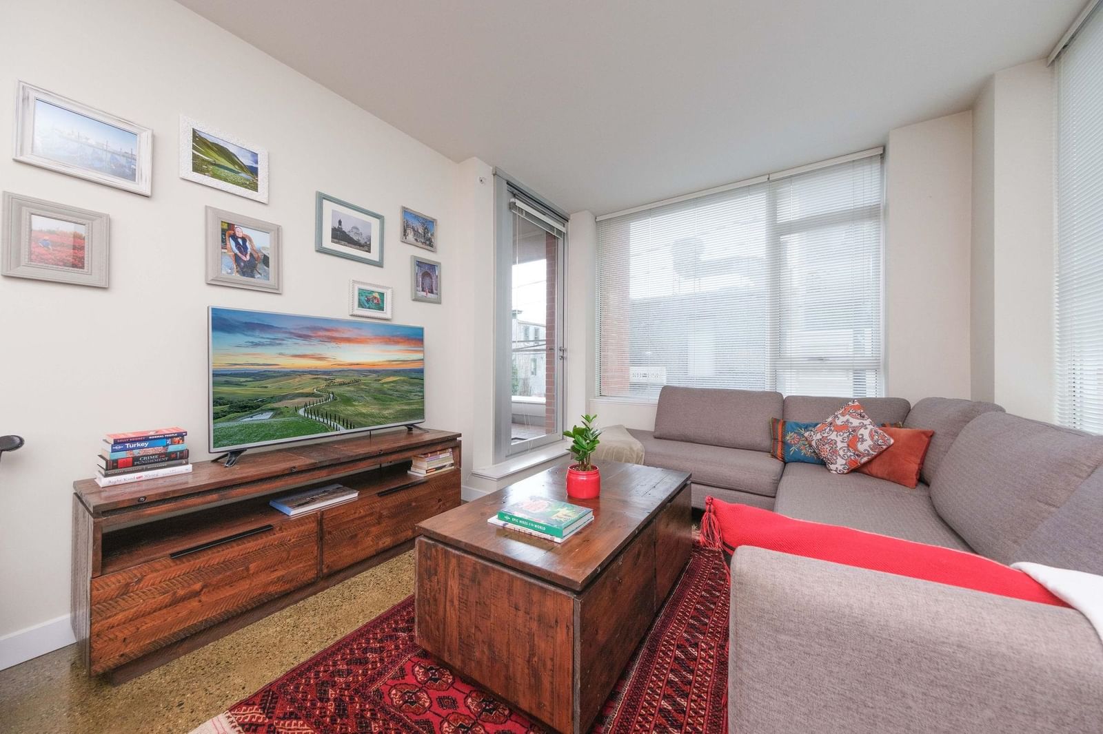 Listing Image 10