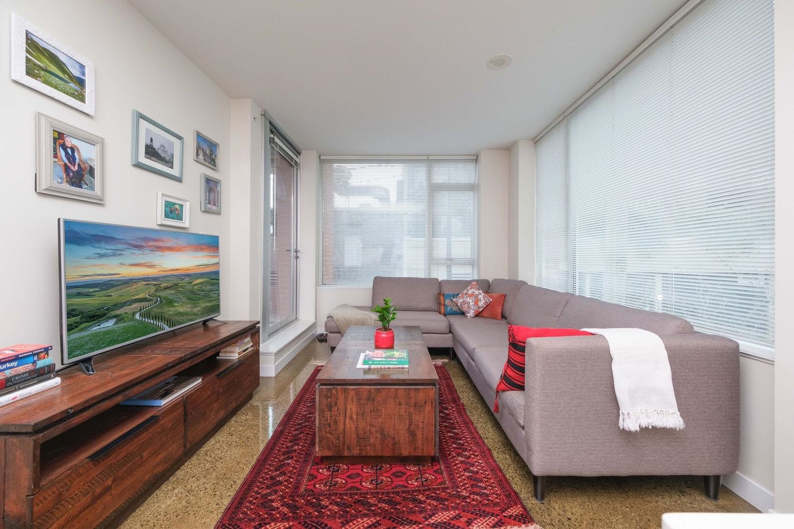 Listing Image 9